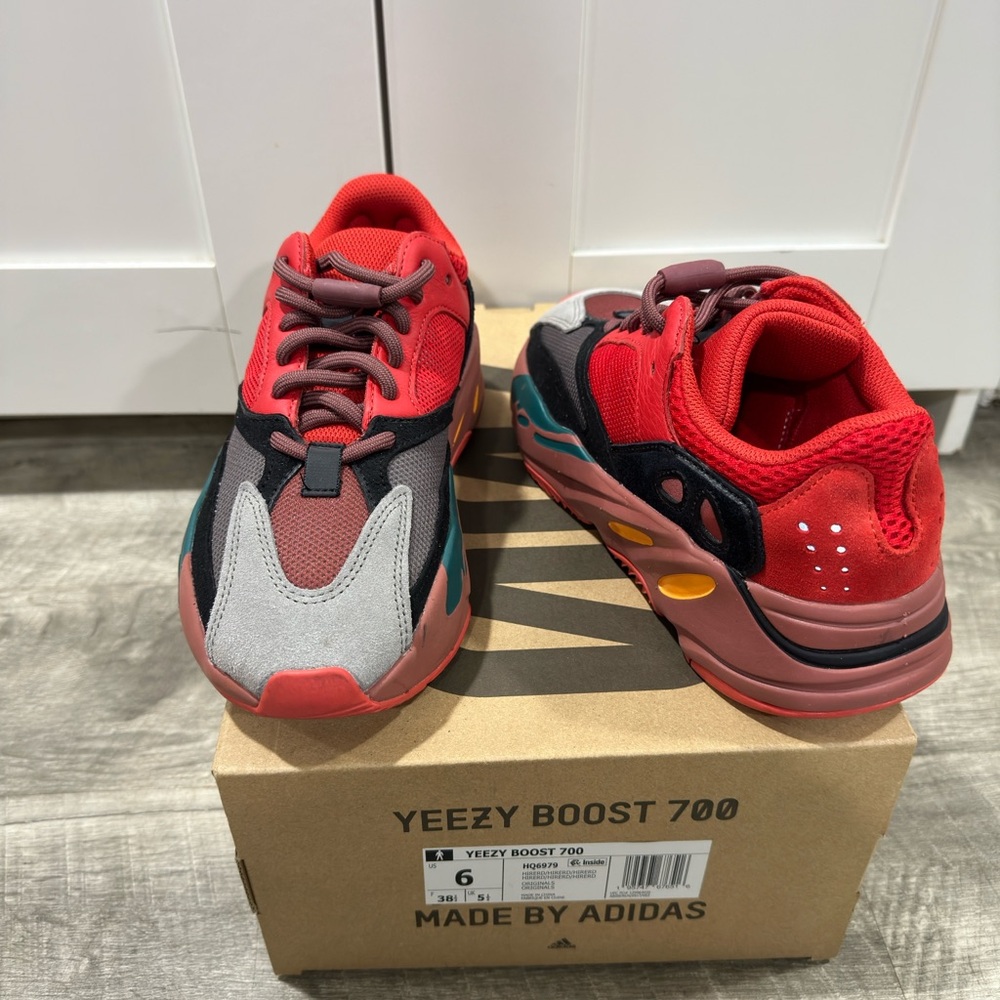adidas Yeezy Boost 700
Hi-Res Red